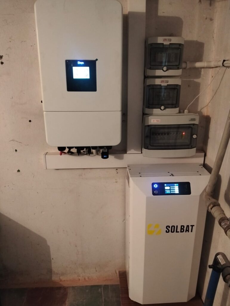 Falownik Deye i magazyn energii SOLBAT w instalacji PGSOL